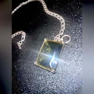 Glass pendant necklace